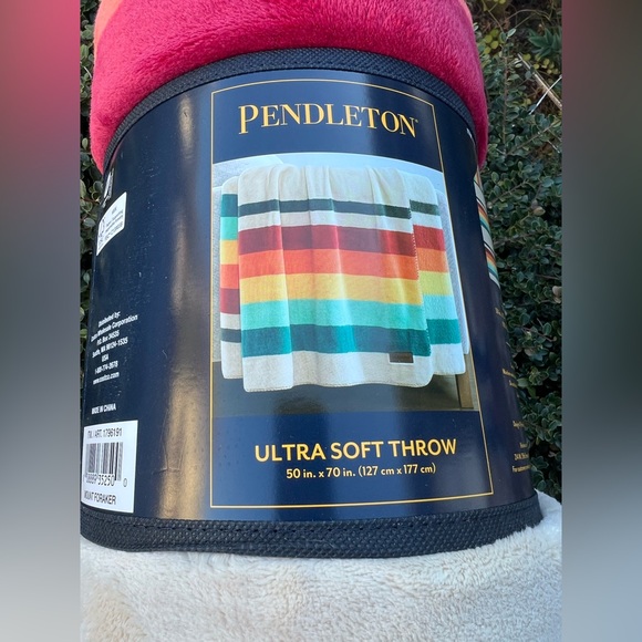 Pendleton 50x70” Plush Throw Soft Plush MOUNT FORAKER 100% Polyester New - Picture 8 of 10